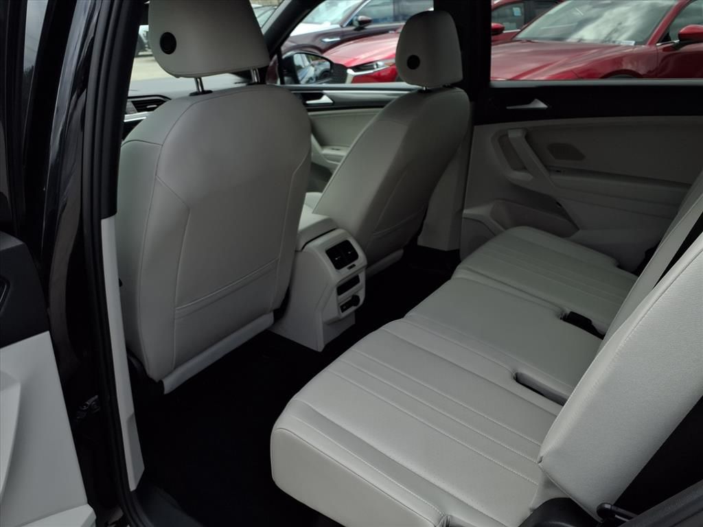 2022 Volkswagen Tiguan SE R-Line Black photo 17