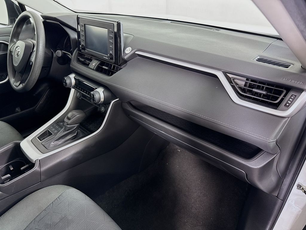 2022 Toyota RAV4 XLE photo 25