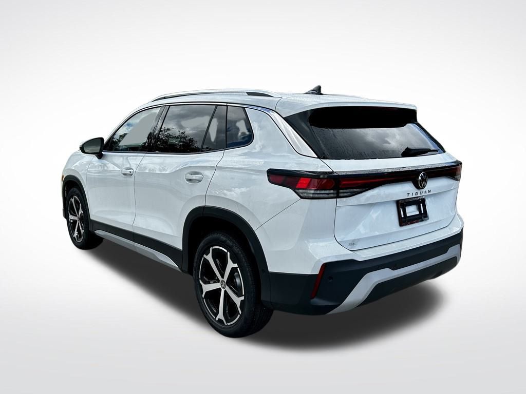 2025 Volkswagen Tiguan SE photo 4