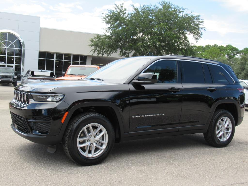 2025 Jeep Grand Cherokee Laredo X photo 3