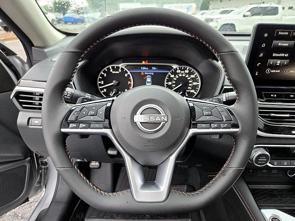 2025 Nissan Altima SR photo 16