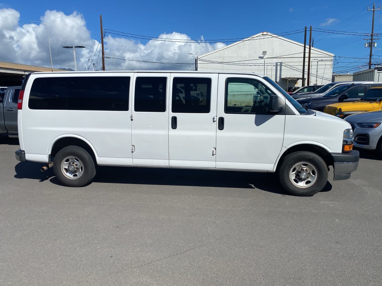 2020 Chevrolet Express Passenger 3500 photo 4