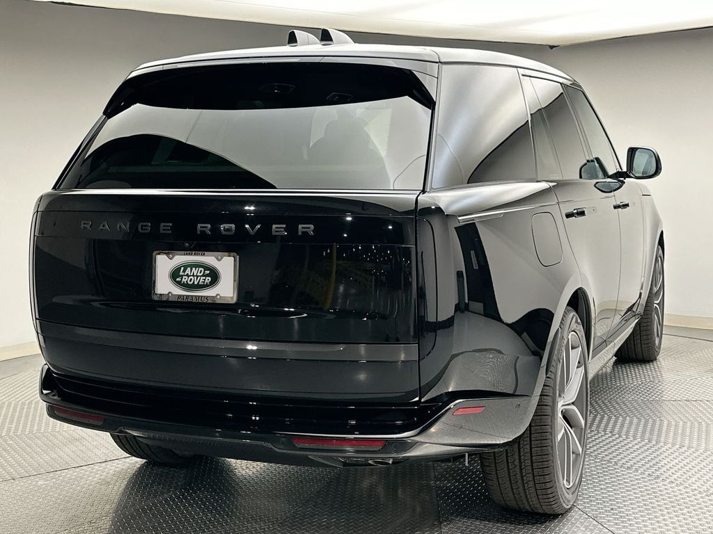 2025 Land Rover Range Rover SE photo 2