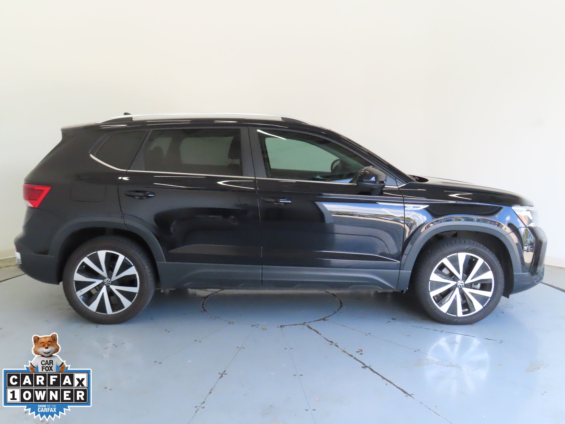 2022 Volkswagen Taos SE photo 2