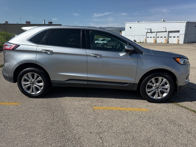 2024 Ford Edge Titanium photo 4