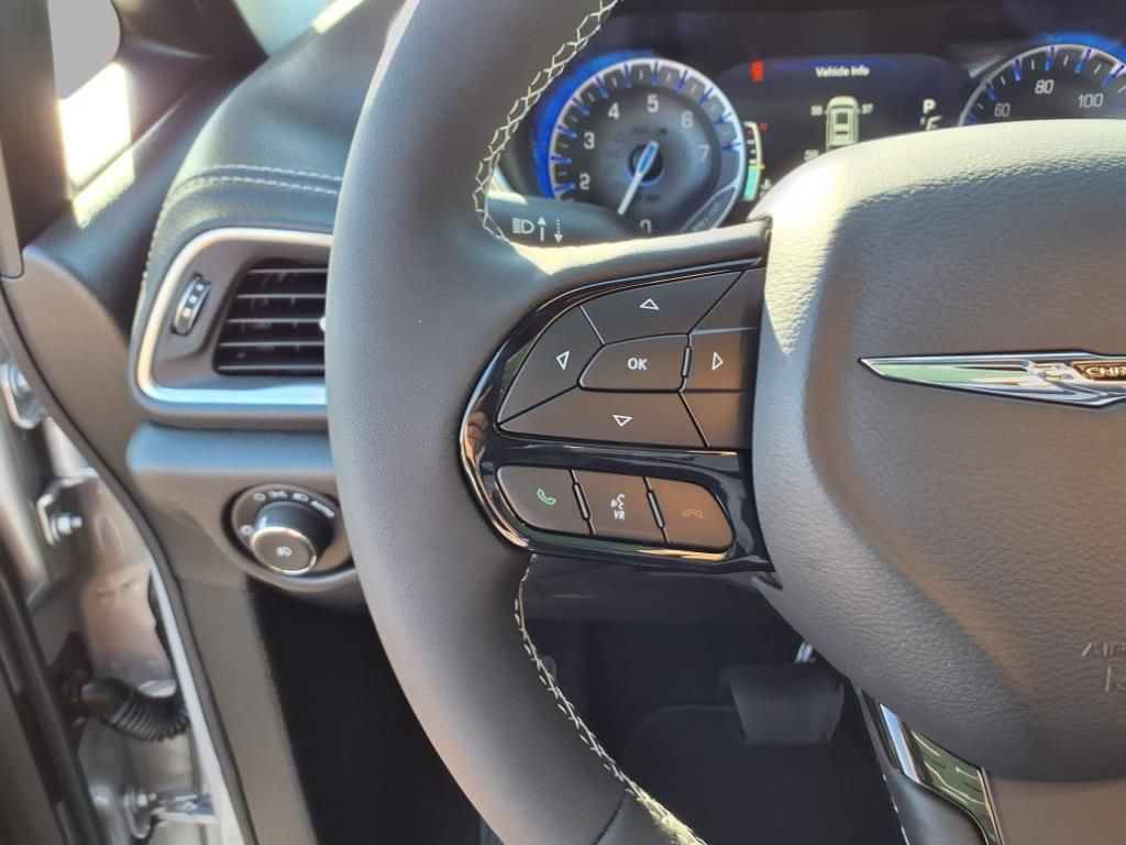2026 Chrysler Pacifica Limited photo 9