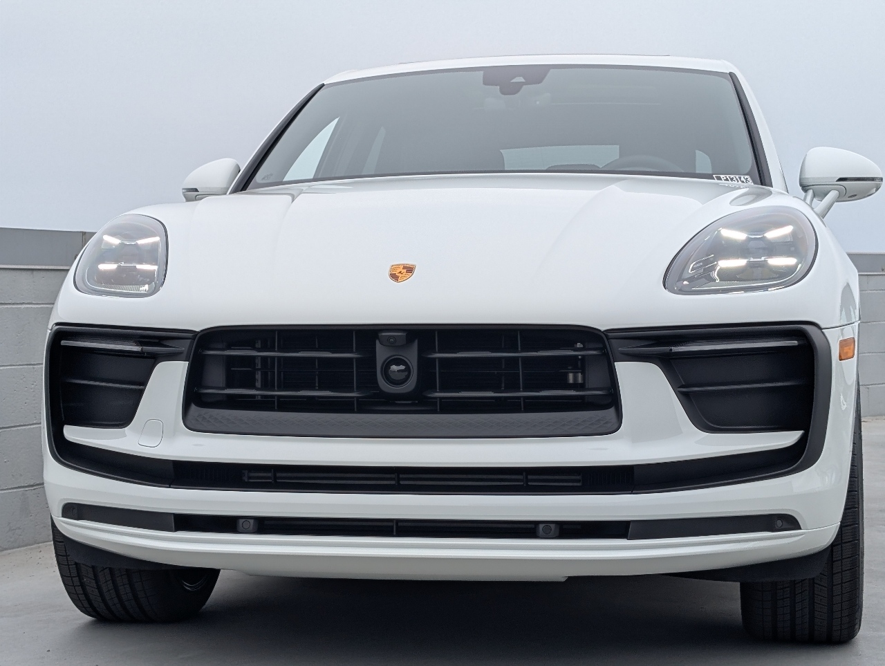 2025 Porsche Macan T photo 8