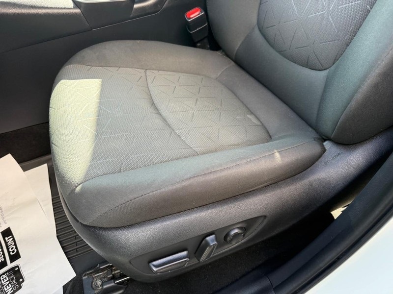 2023 Toyota RAV4 XLE photo 15
