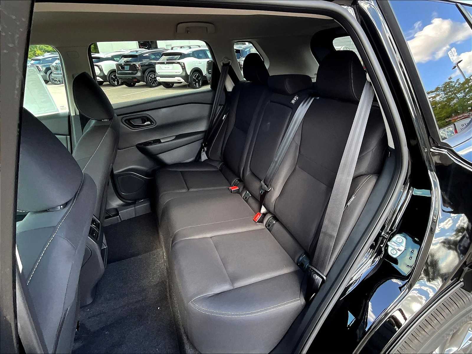 2026 Nissan Rogue S photo 14