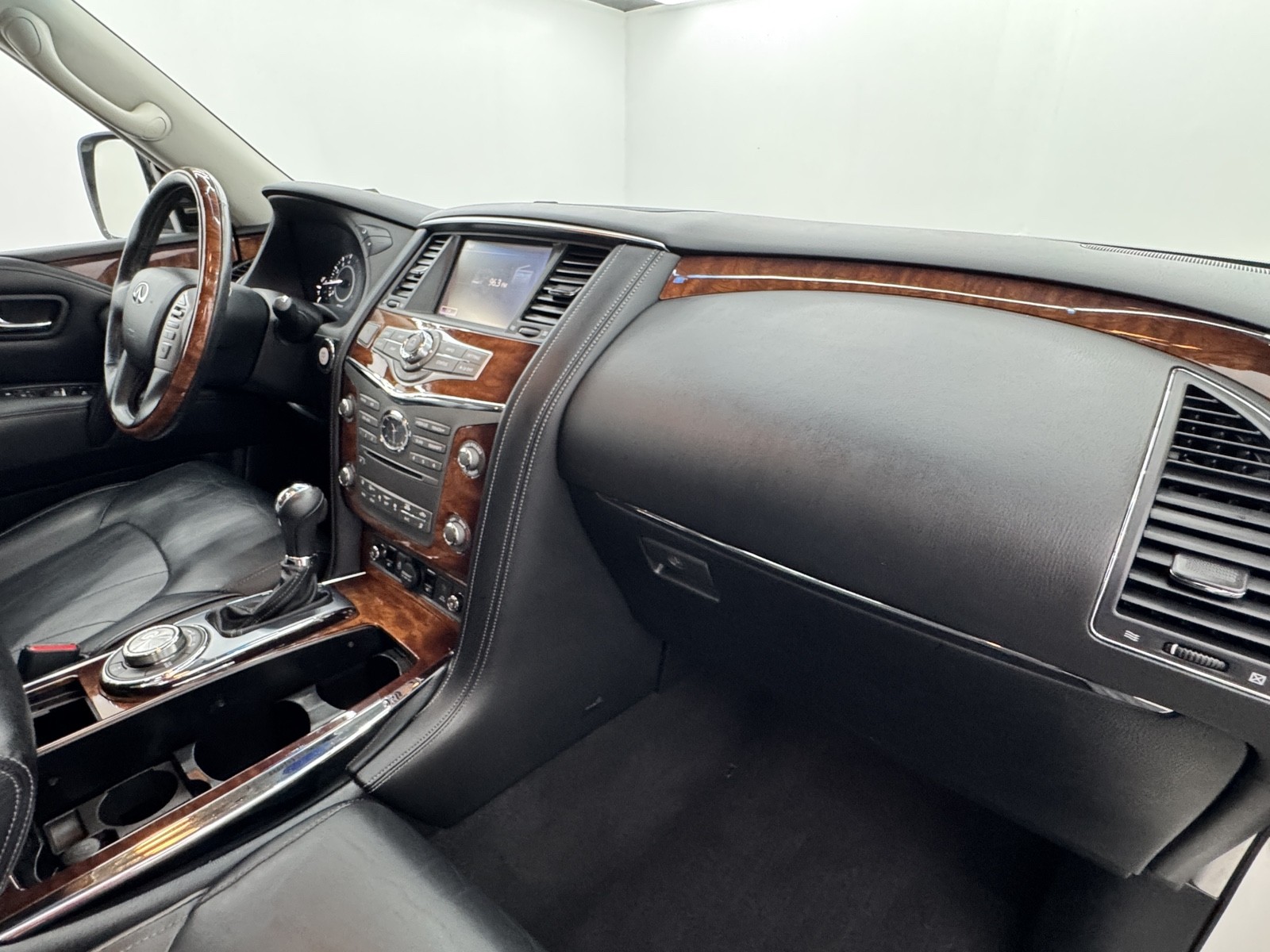2017 Infiniti QX80 Limited photo 51