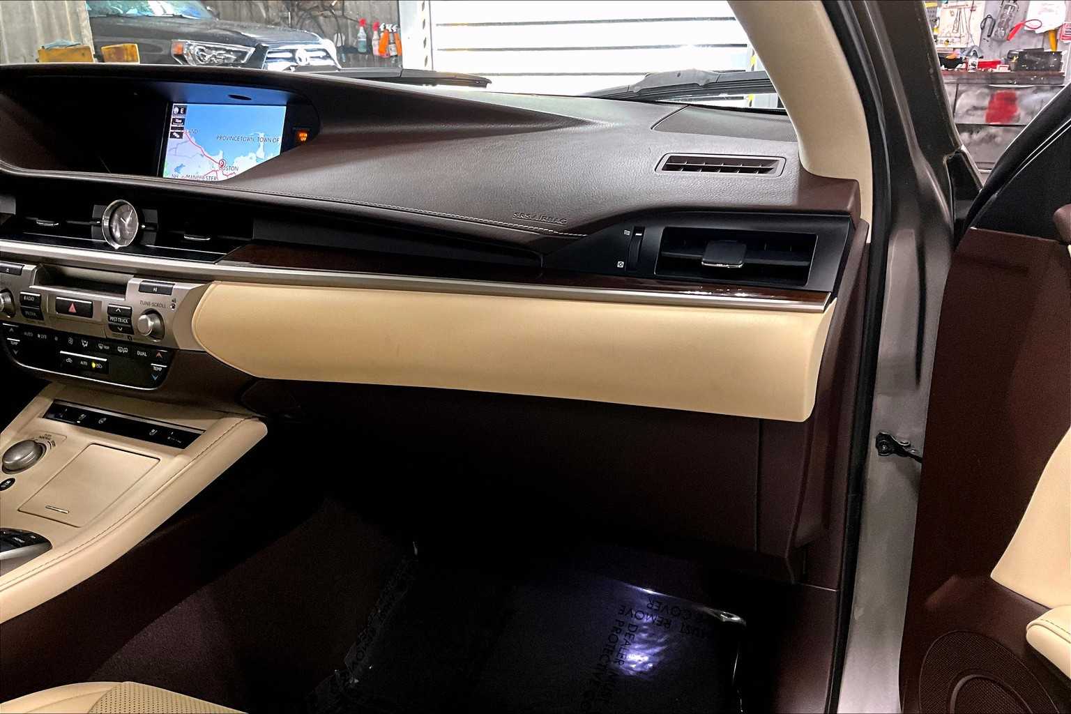 2017 Lexus ES 350 photo 17