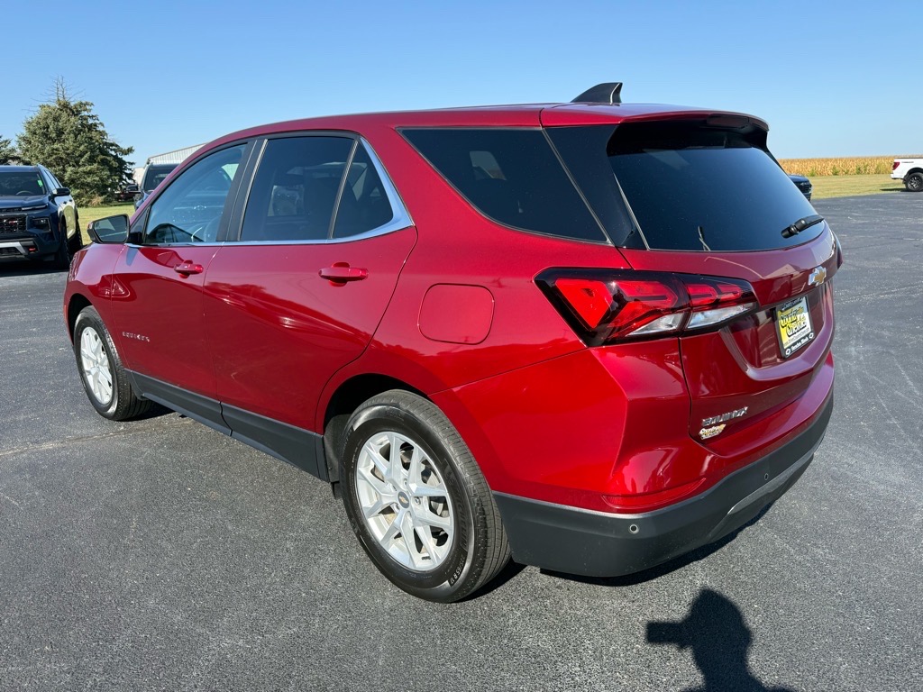 2023 Chevrolet Equinox LT photo 2