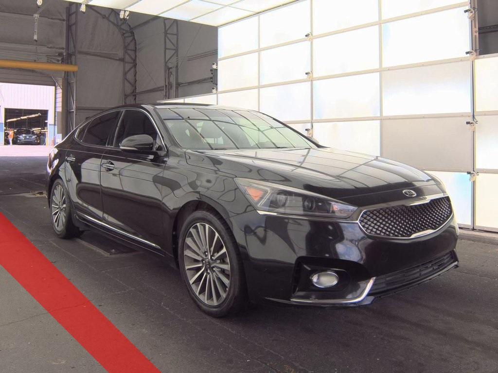 2017 Kia Cadenza Premium's photo