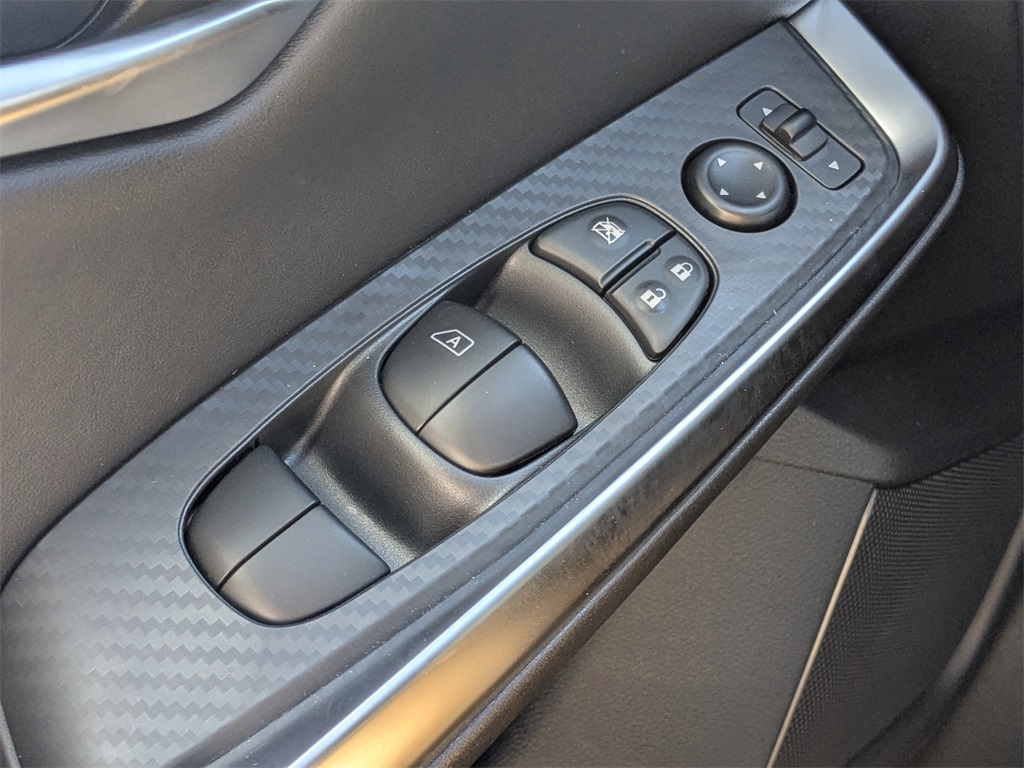 2025 Nissan Sentra SR photo 19
