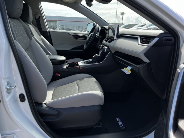 2025 Toyota RAV4 XLE photo 20