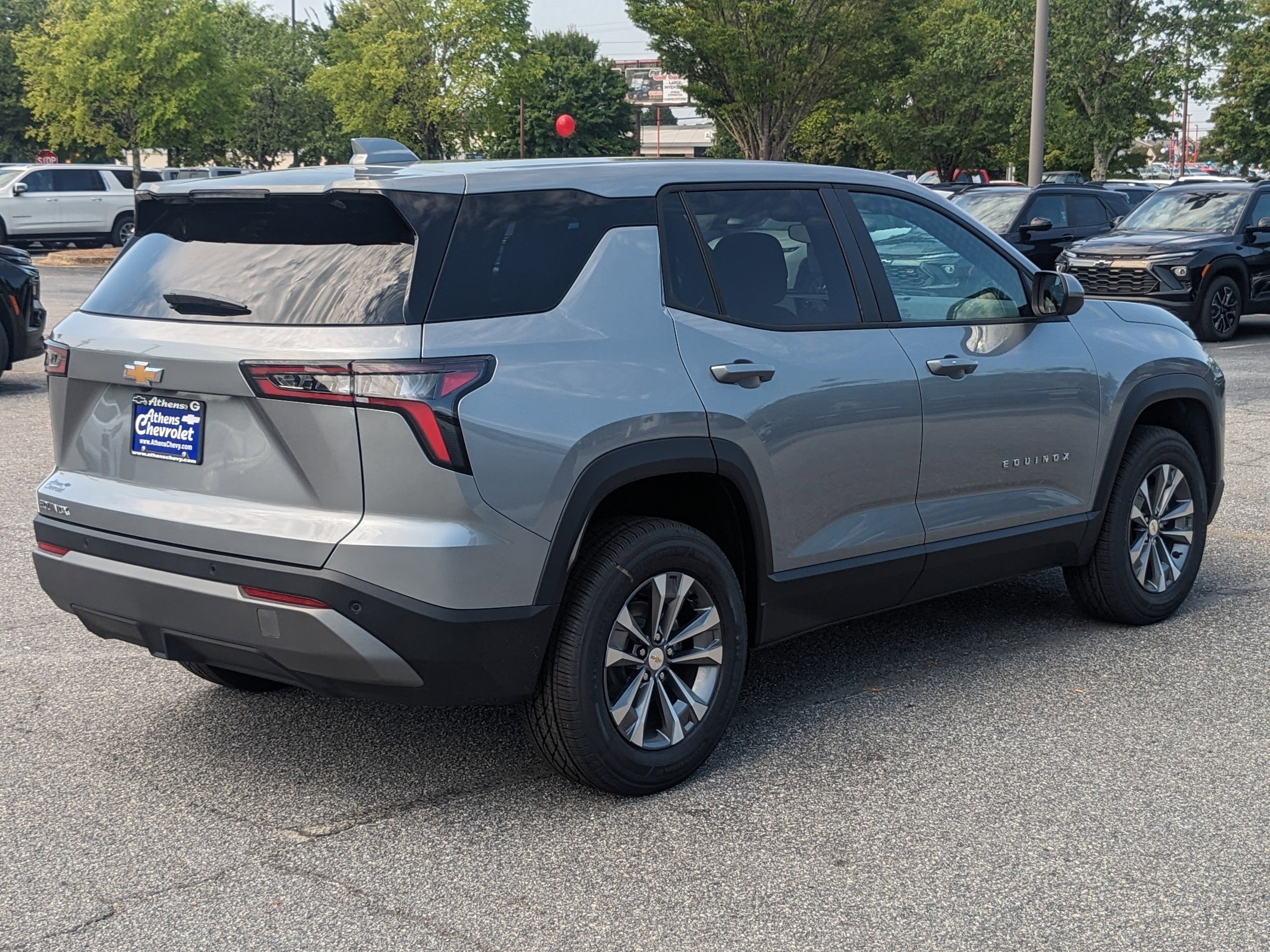 2026 Chevrolet Equinox LT photo 2