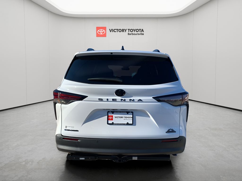 2026 Toyota Sienna XLE photo 3
