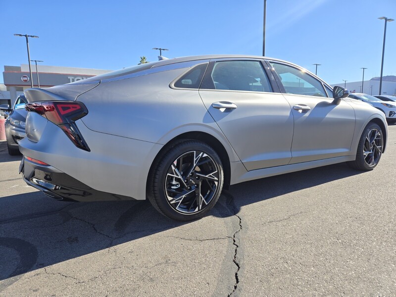 2025 Kia K5 GT-Line photo 3