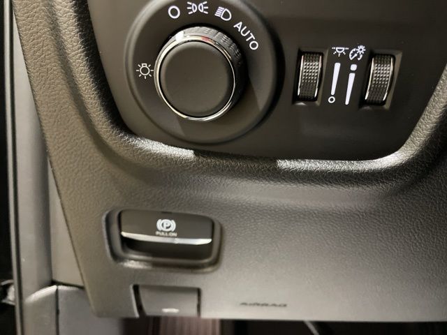 2025 Jeep Grand Cherokee Laredo photo 28