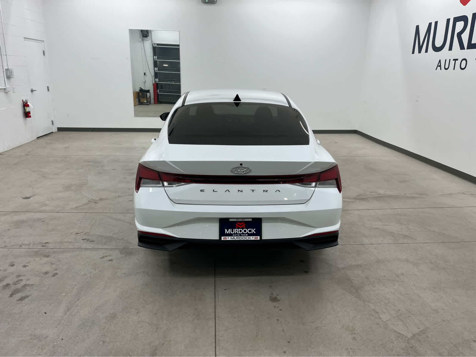 2022 Hyundai Elantra SEL Convenience photo 2