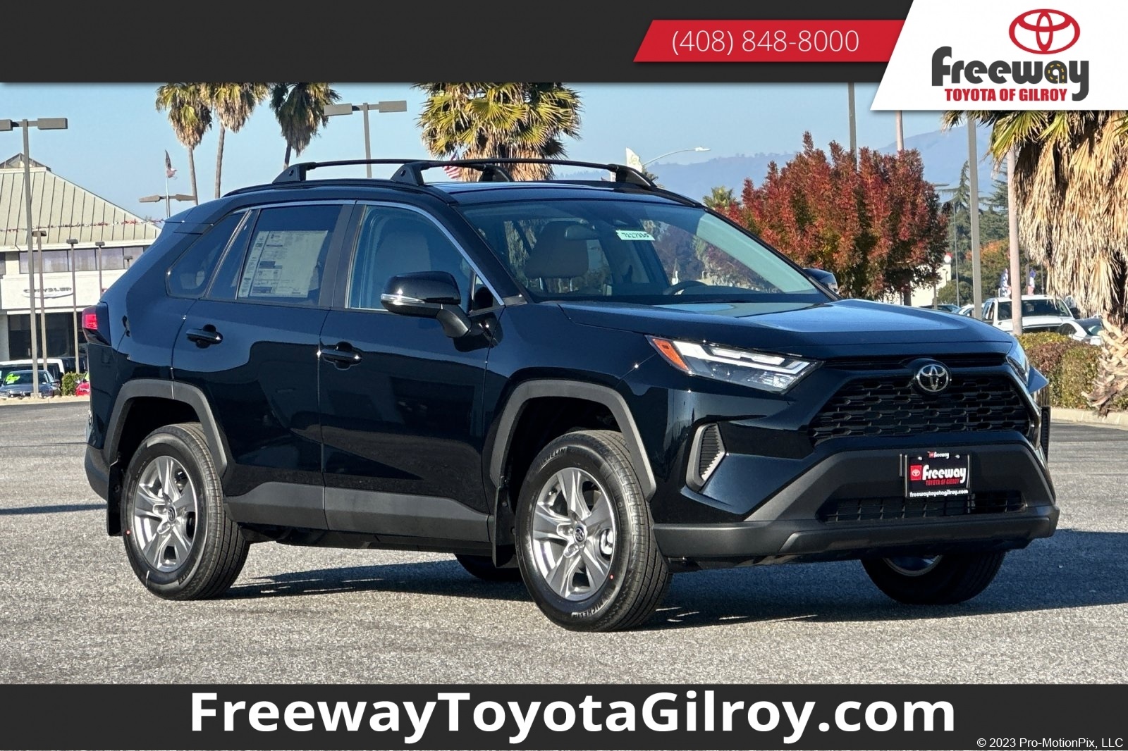 2025 Toyota RAV4 XLE's photo