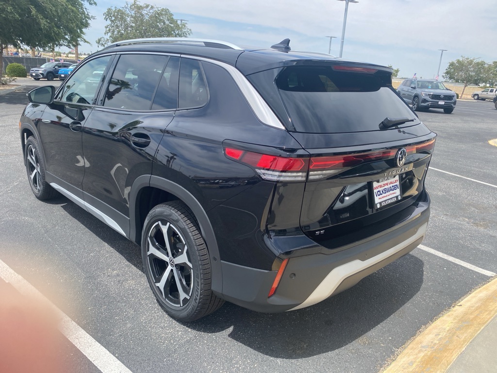 2025 Volkswagen Tiguan SE photo 2