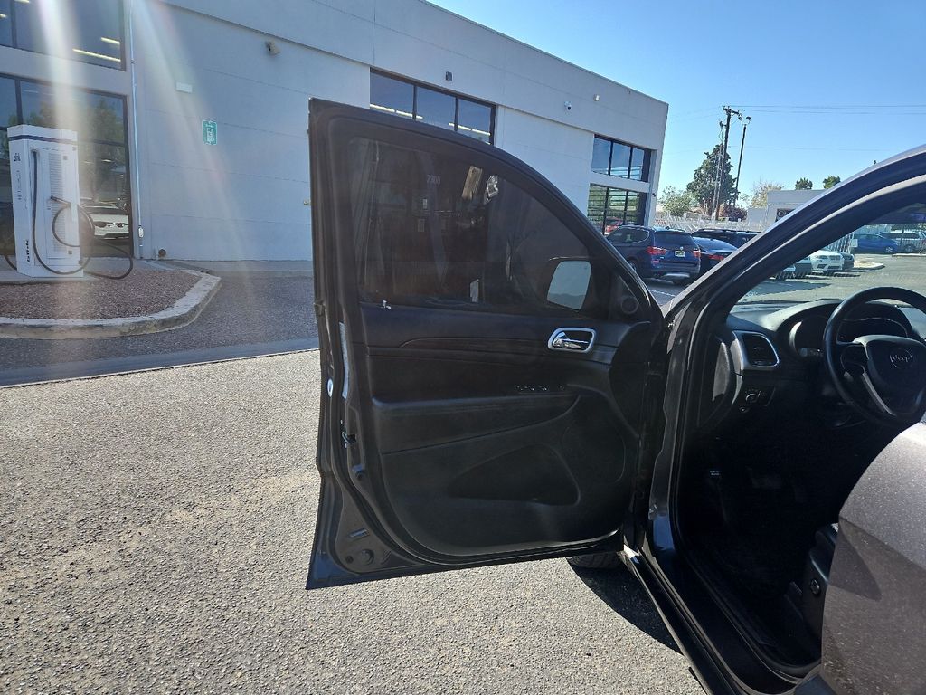 2020 Jeep Grand Cherokee Altitude photo 10