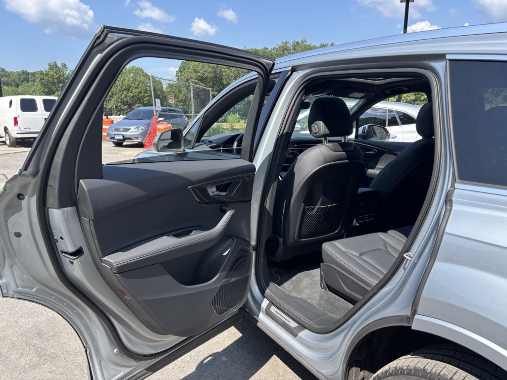 2025 Audi Q7 55 Premium Plus photo 11