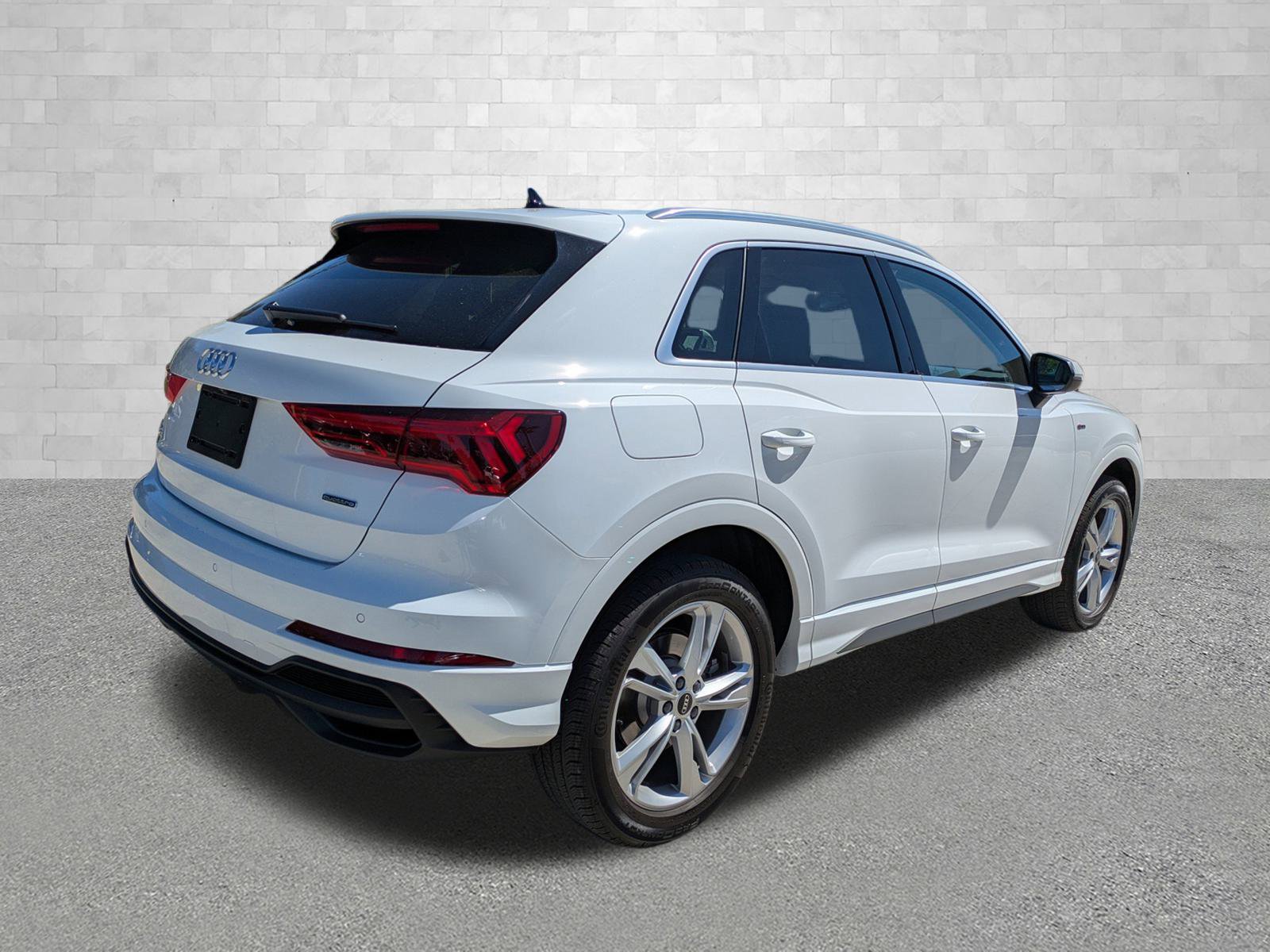 2023 Audi Q3 S line Premium photo 2