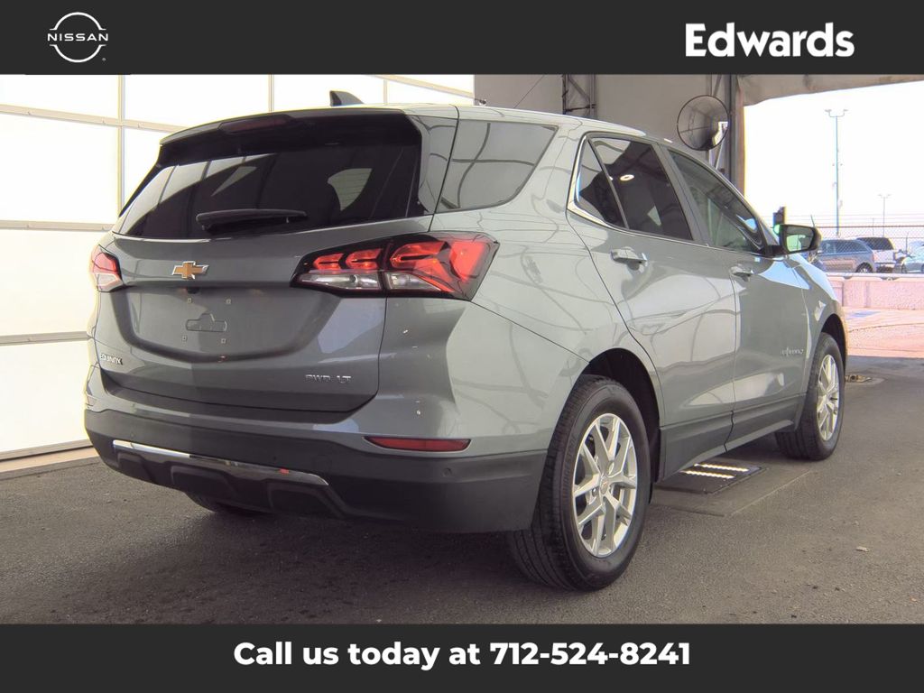 2023 Chevrolet Equinox LT photo 2