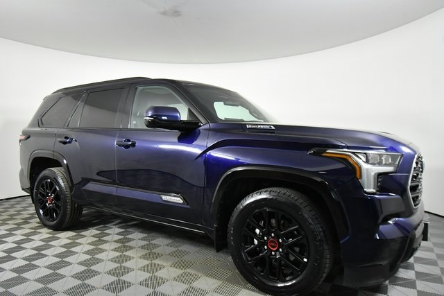 2023 Toyota Sequoia SR5 photo 8