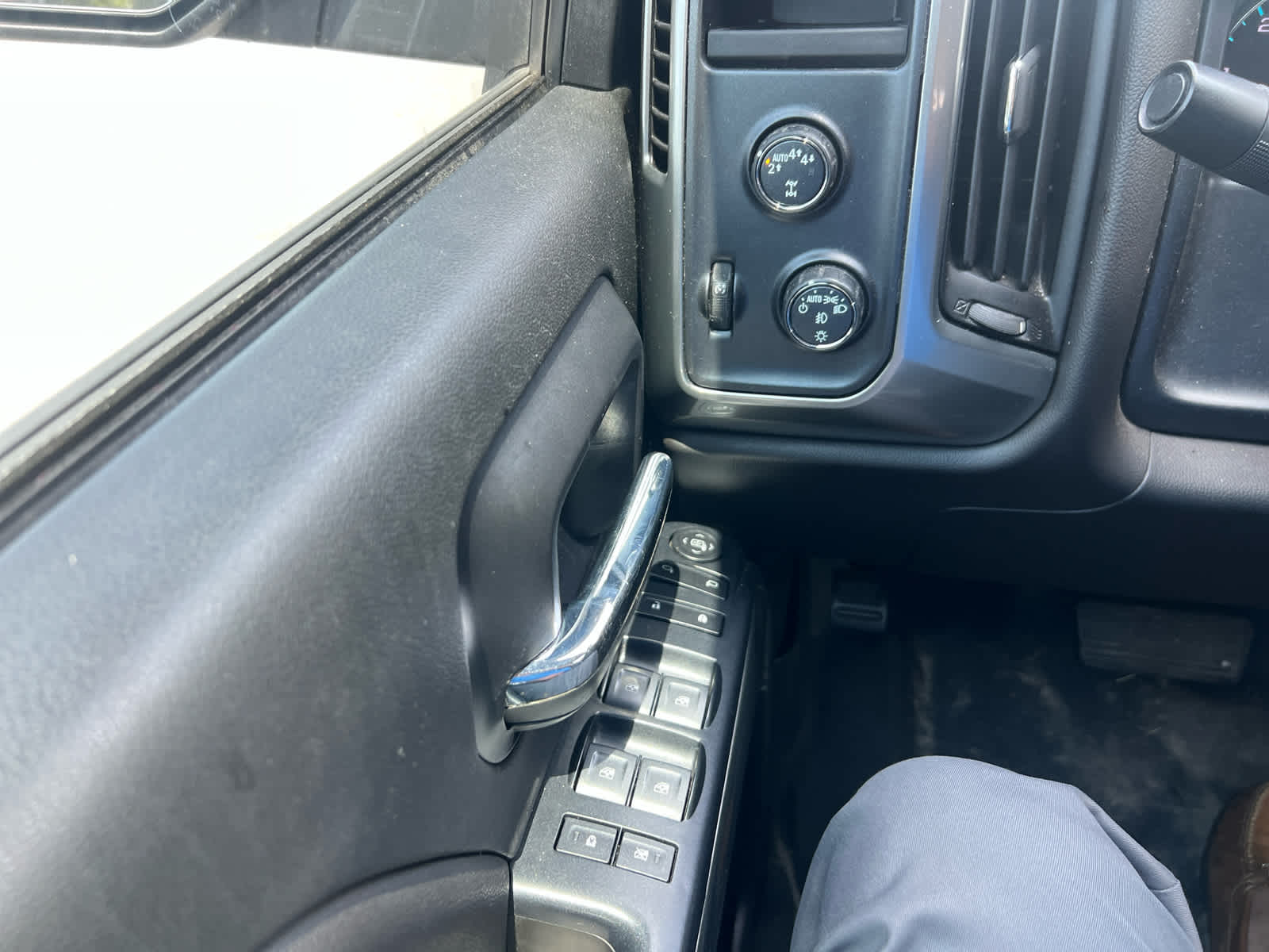 2018 Chevrolet Silverado LT photo 21