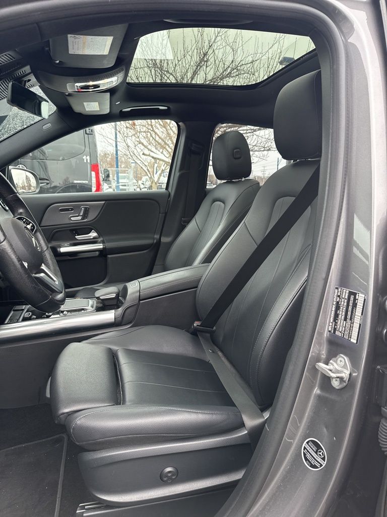 2021 Mercedes Benz GLA 250 4MATIC photo 4