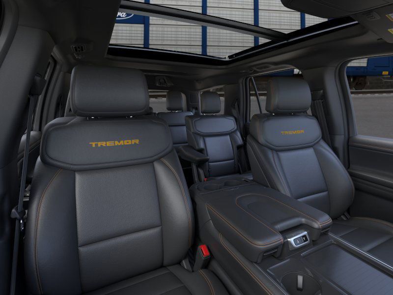 2025 Ford Expedition photo 8