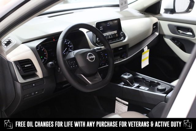2025 Nissan Rogue SV photo 5