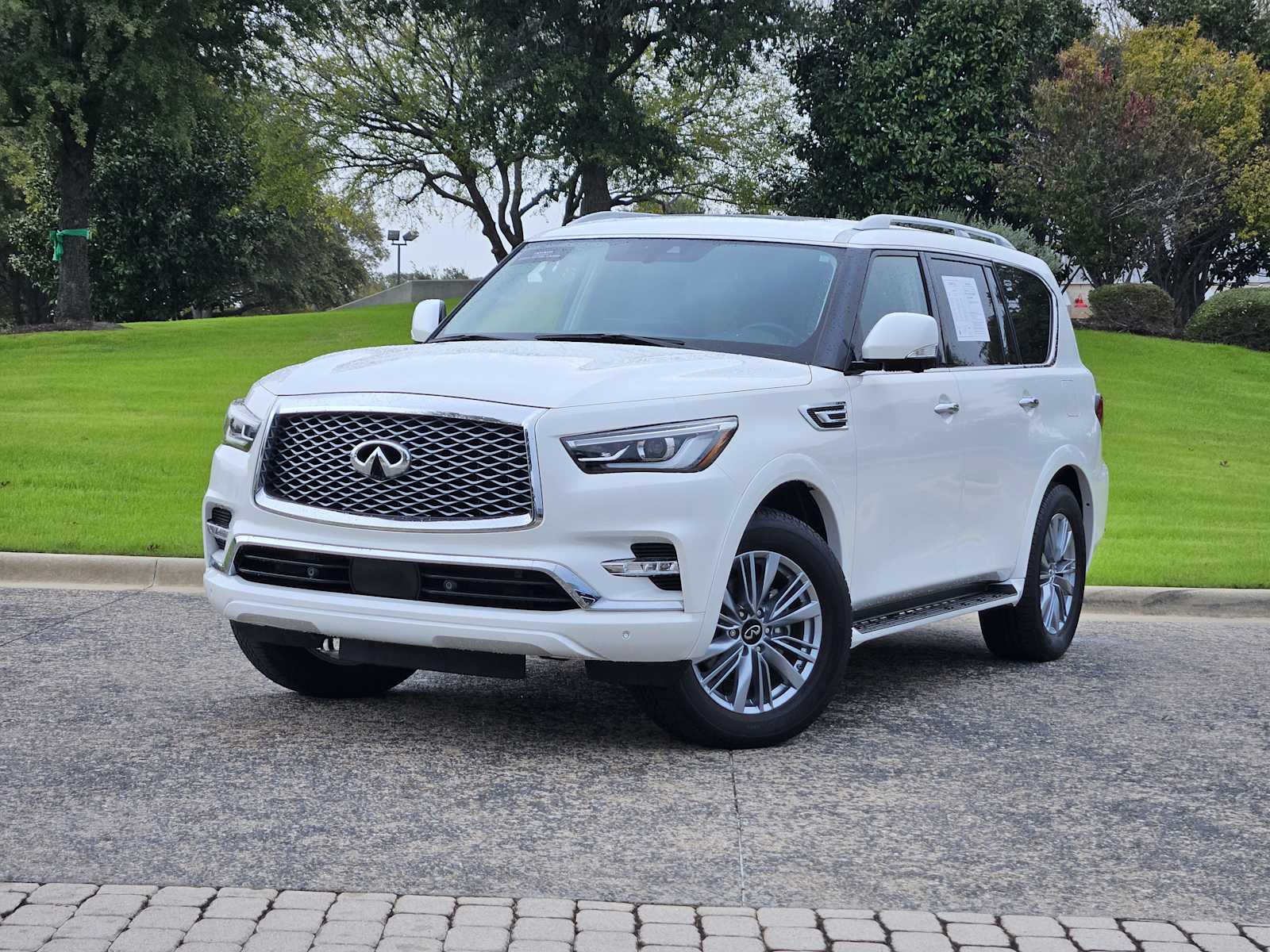 2024 INFINITI QX80 Luxe 4WD's photo