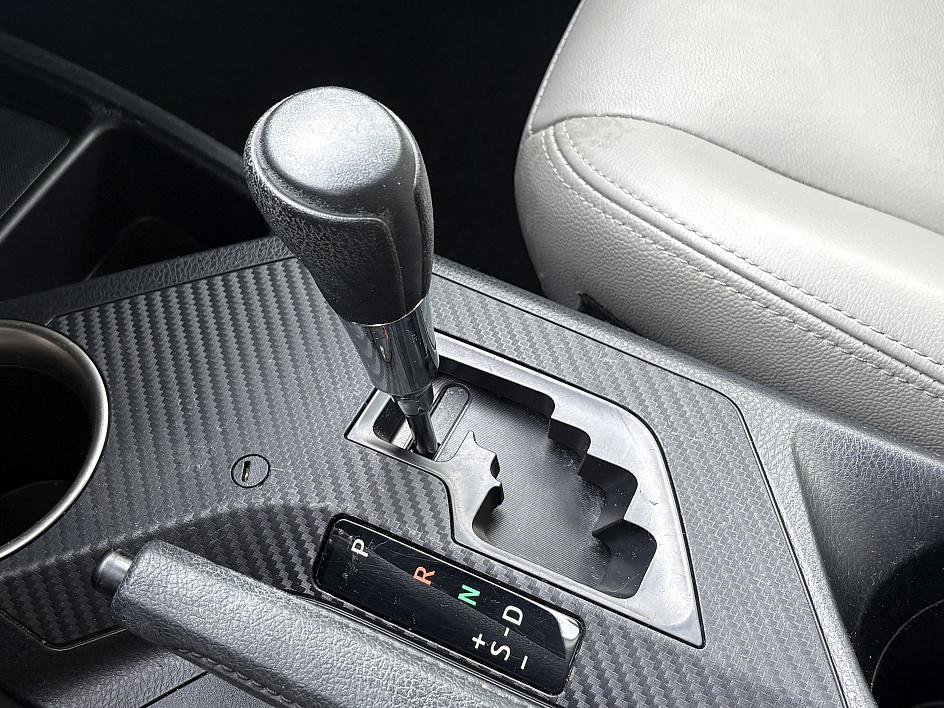 2015 Toyota RAV4 LE photo 22
