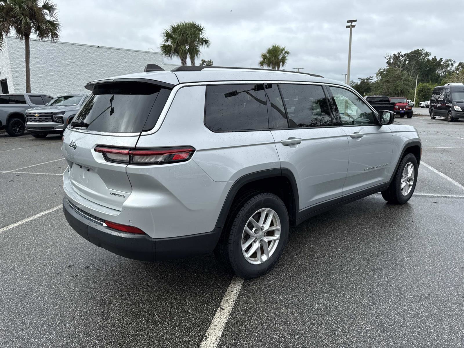 2022 Jeep Grand Cherokee Laredo photo 3