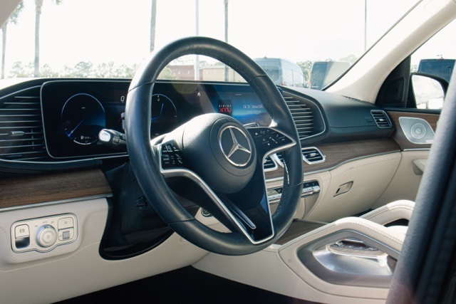 2025 Mercedes Benz GLE 350 4MATIC photo 4