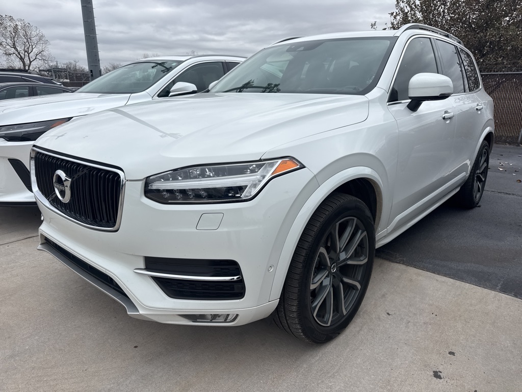 2019 Volvo XC90 Momentum's photo