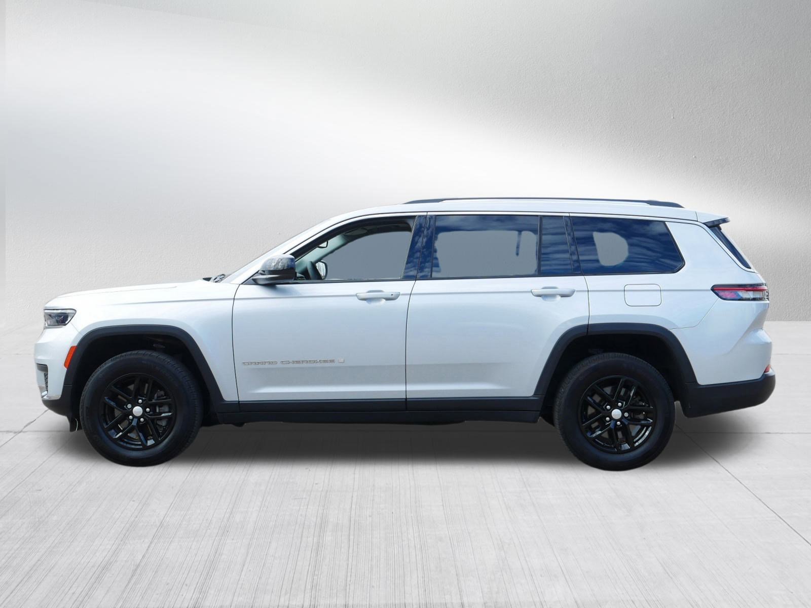 2023 Jeep Grand Cherokee Laredo X photo 2