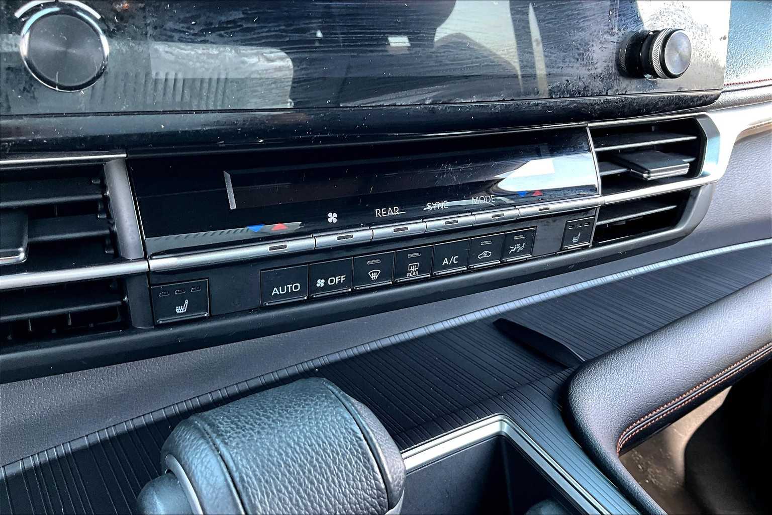 2021 Toyota Sienna XSE photo 27