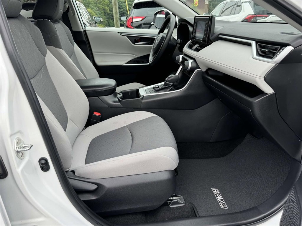 2022 Toyota RAV4 Hybrid XLE photo 12
