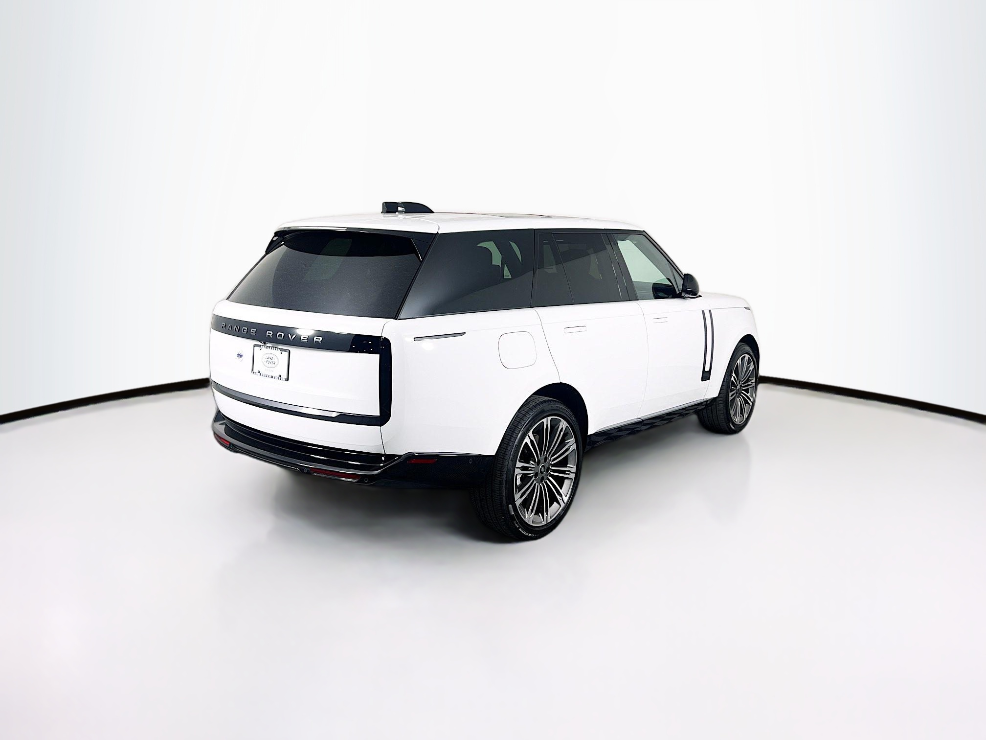 2025 Land Rover Range Rover SE photo 2