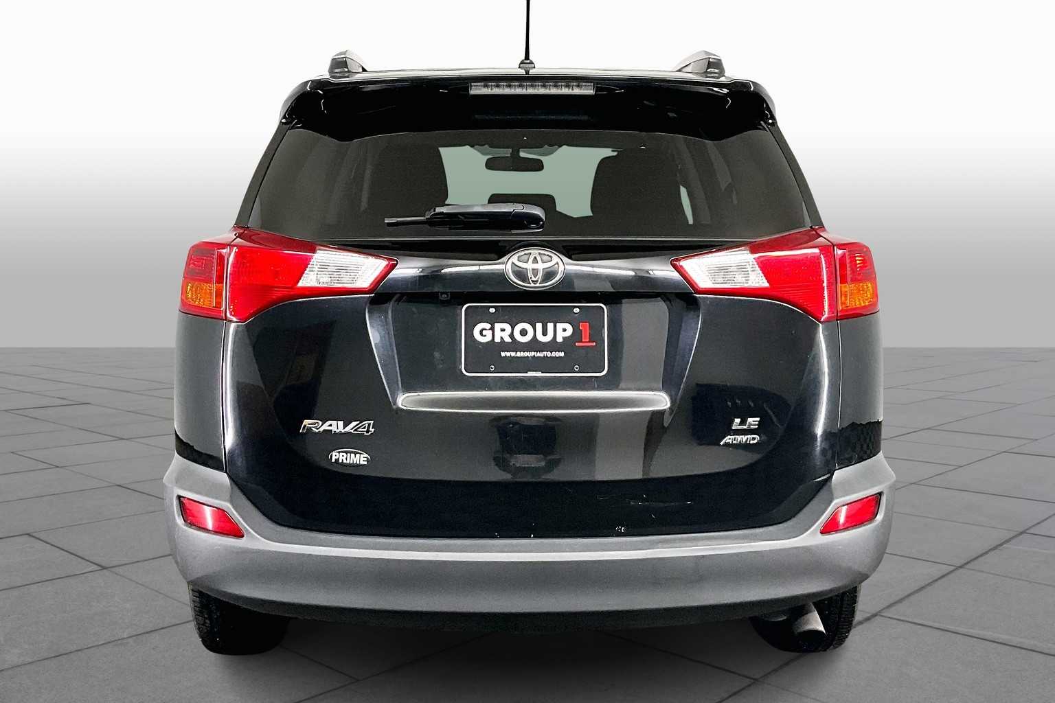 2015 Toyota RAV4 LE photo 4