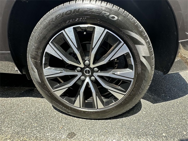 2023 Volvo XC60 B5 Plus photo 9