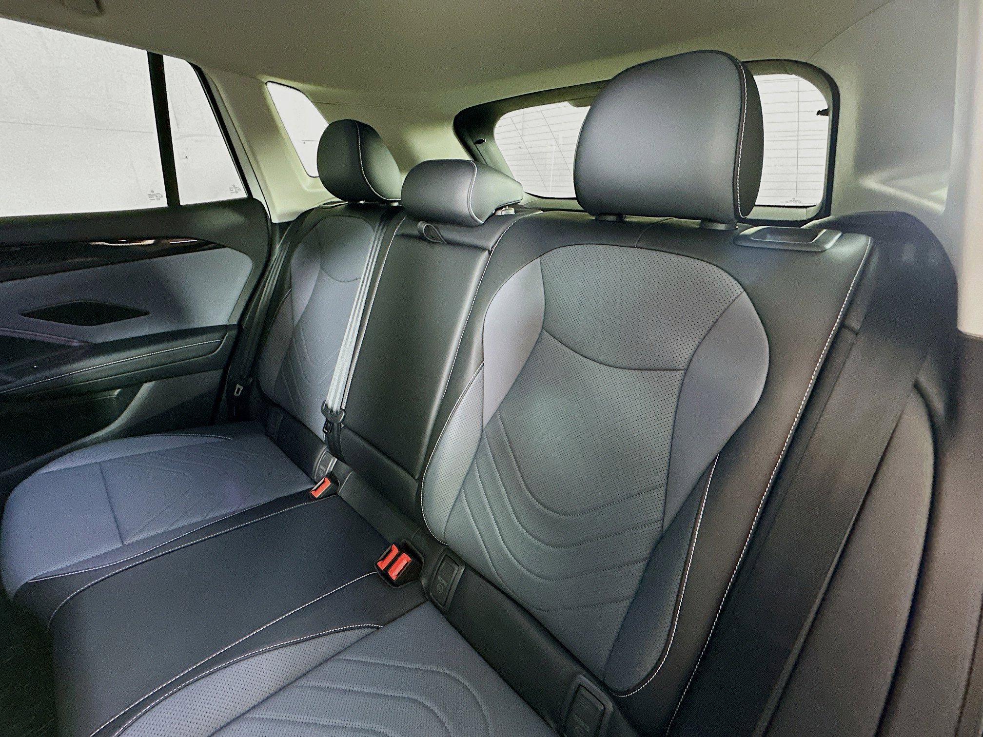 2025 Volkswagen Tiguan SE photo 20