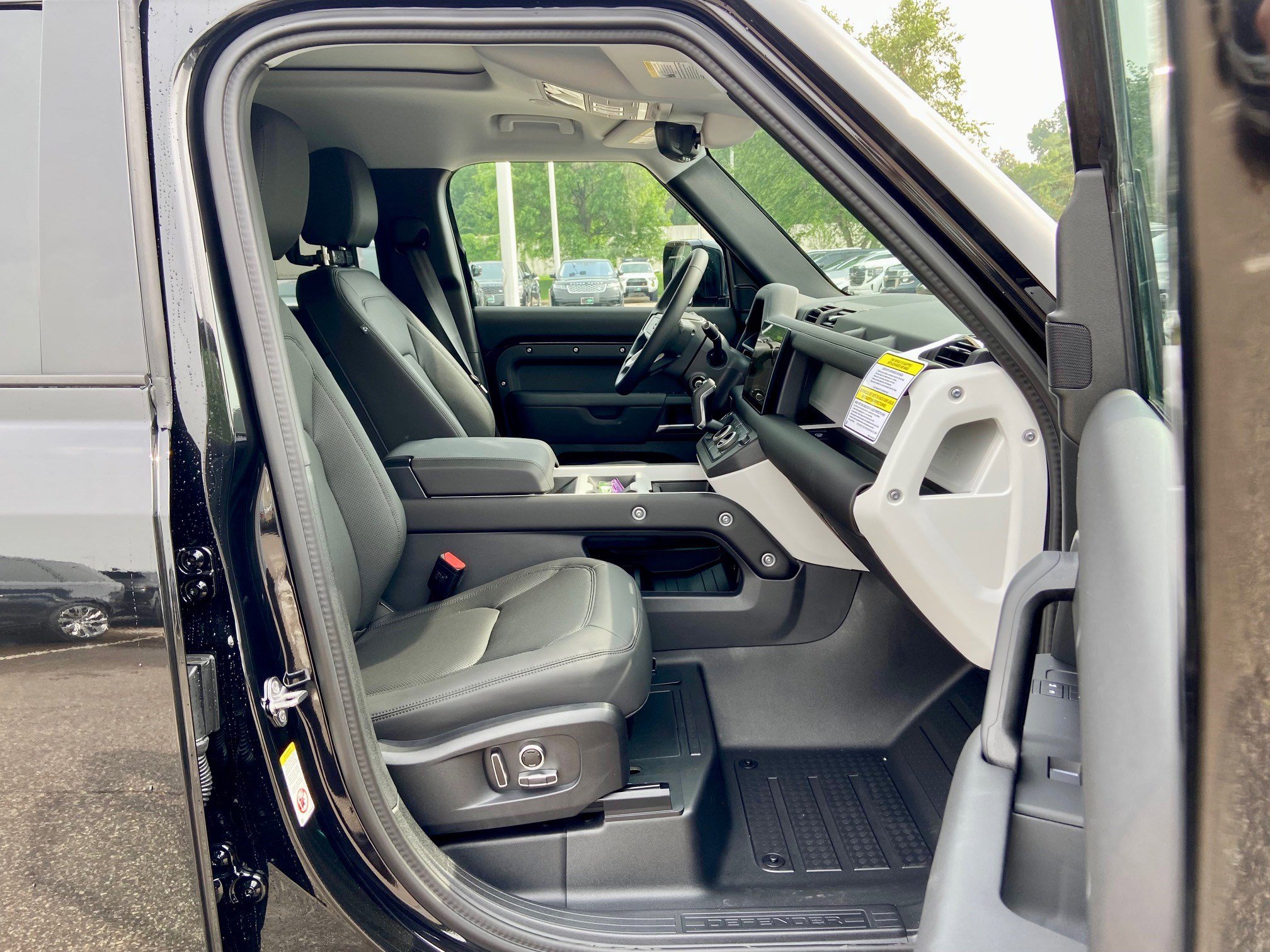 2025 Land Rover Defender S photo 3