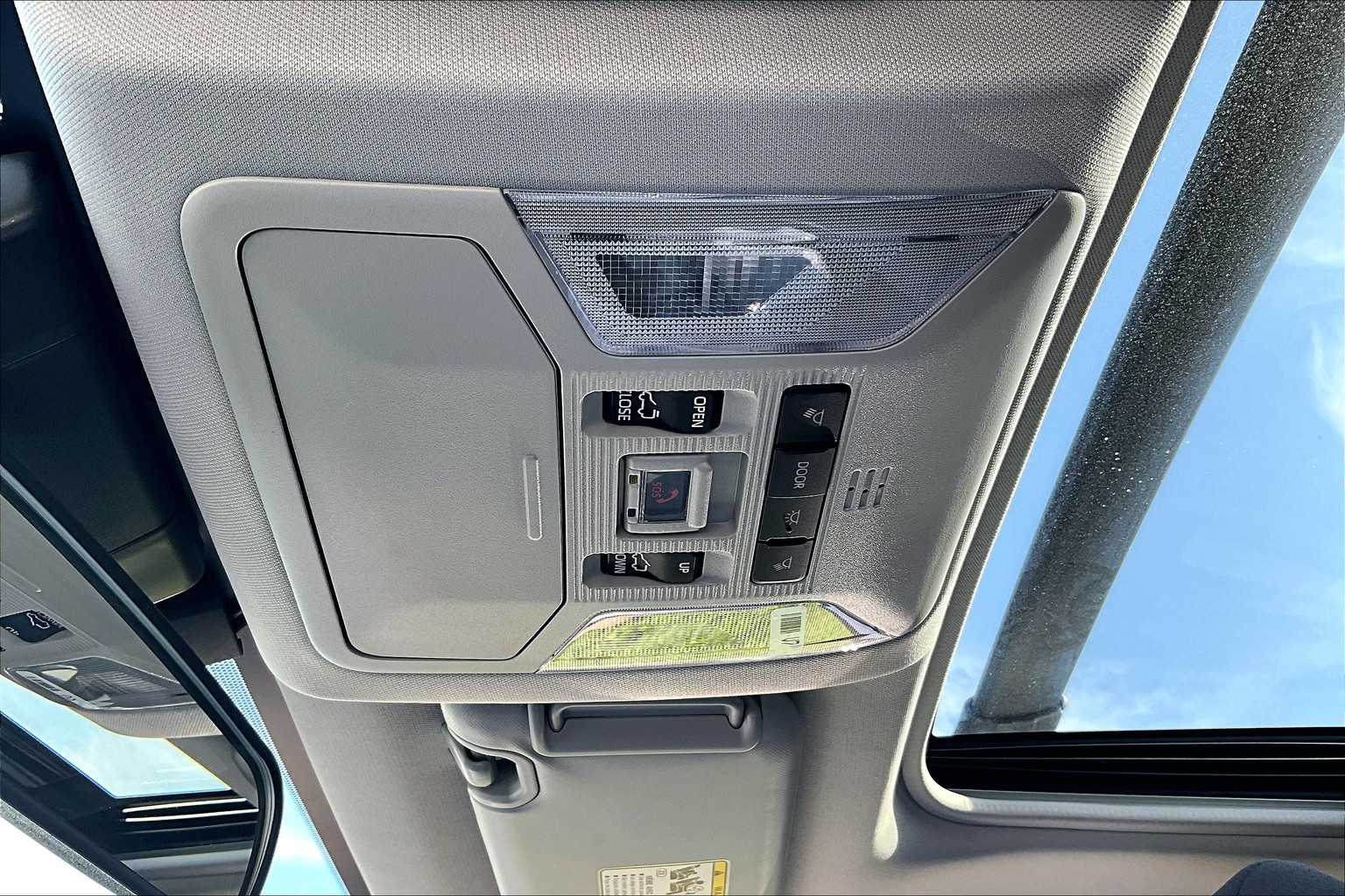 2025 Toyota RAV4 XLE photo 17
