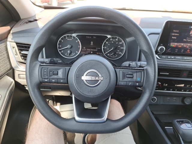 2023 Nissan Rogue SV photo 16